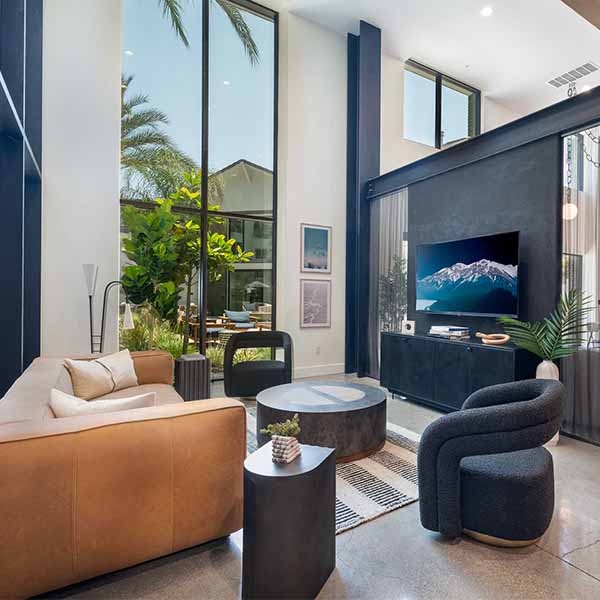 600x600Interior Eton6